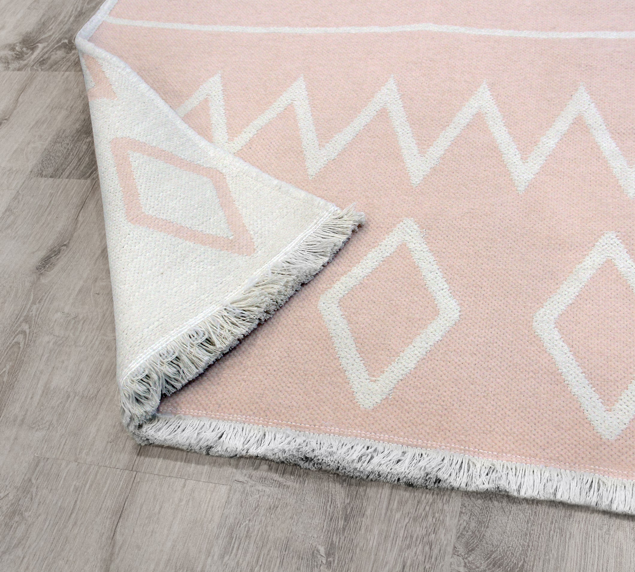 Match wit roze tapijt vloerkleed meisjeskamer (120x180 cm)