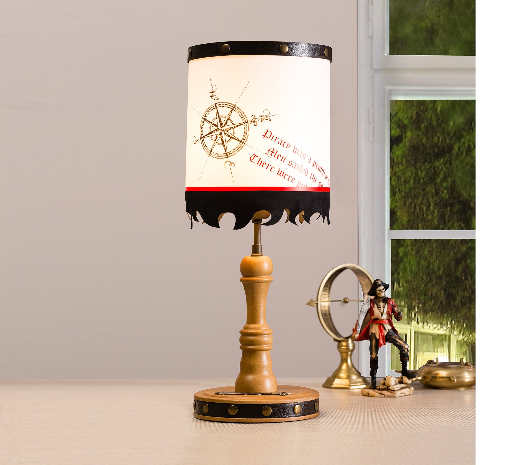 Lampe à poser pirate